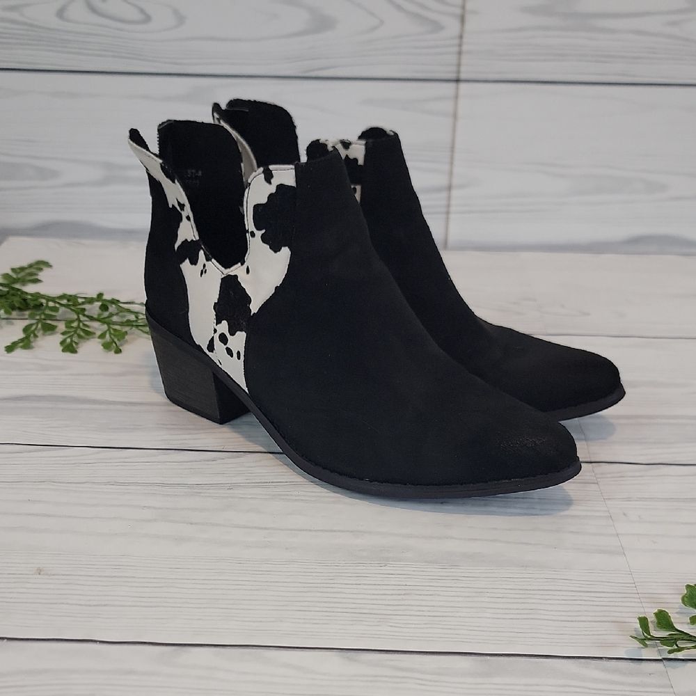 Pierre Dumas West-4 Ankle Boots Cow Print Black and White Womens Size 9